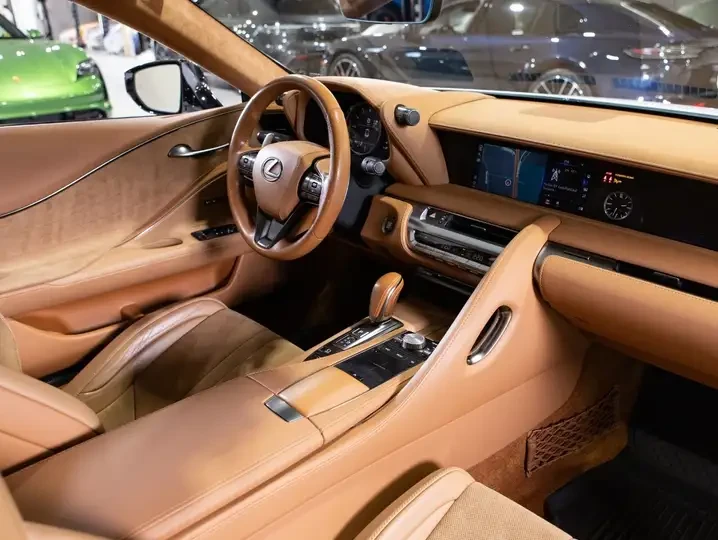 2021 Lexus LC - Image 17 of 20