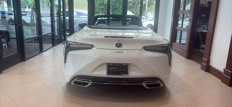 2021 Lexus LC - Image 5 of 6