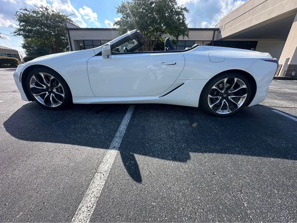 2021 Lexus LC - Image 16 of 18