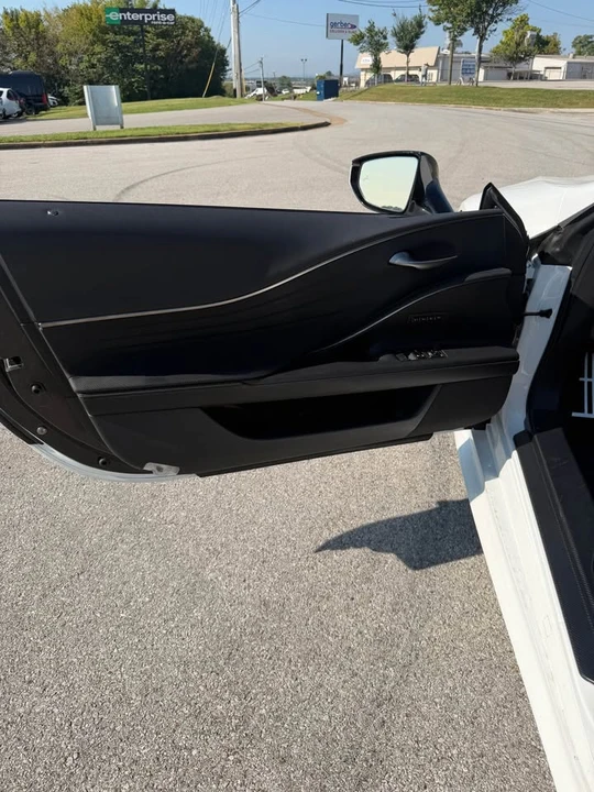 2021 Lexus LC - Image 5 of 14