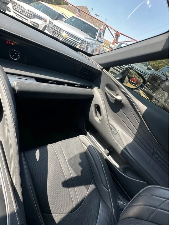 2021 Lexus LC - Image 14 of 16
