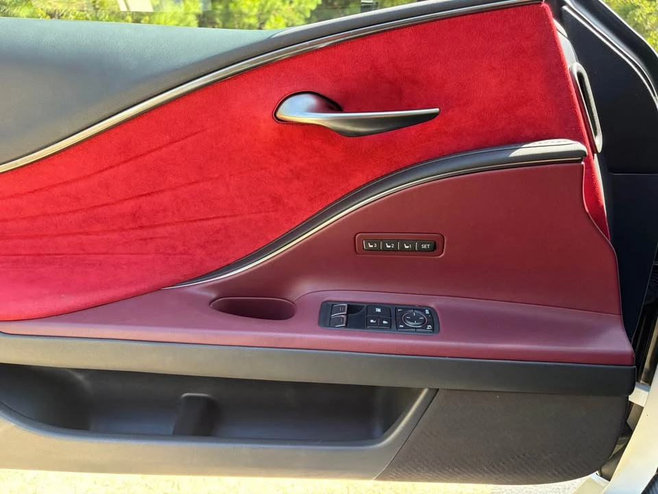 2021 Lexus LC - Image 16 of 16