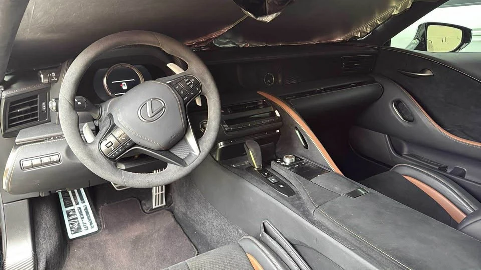 2021 Lexus LC - Image 16 of 16