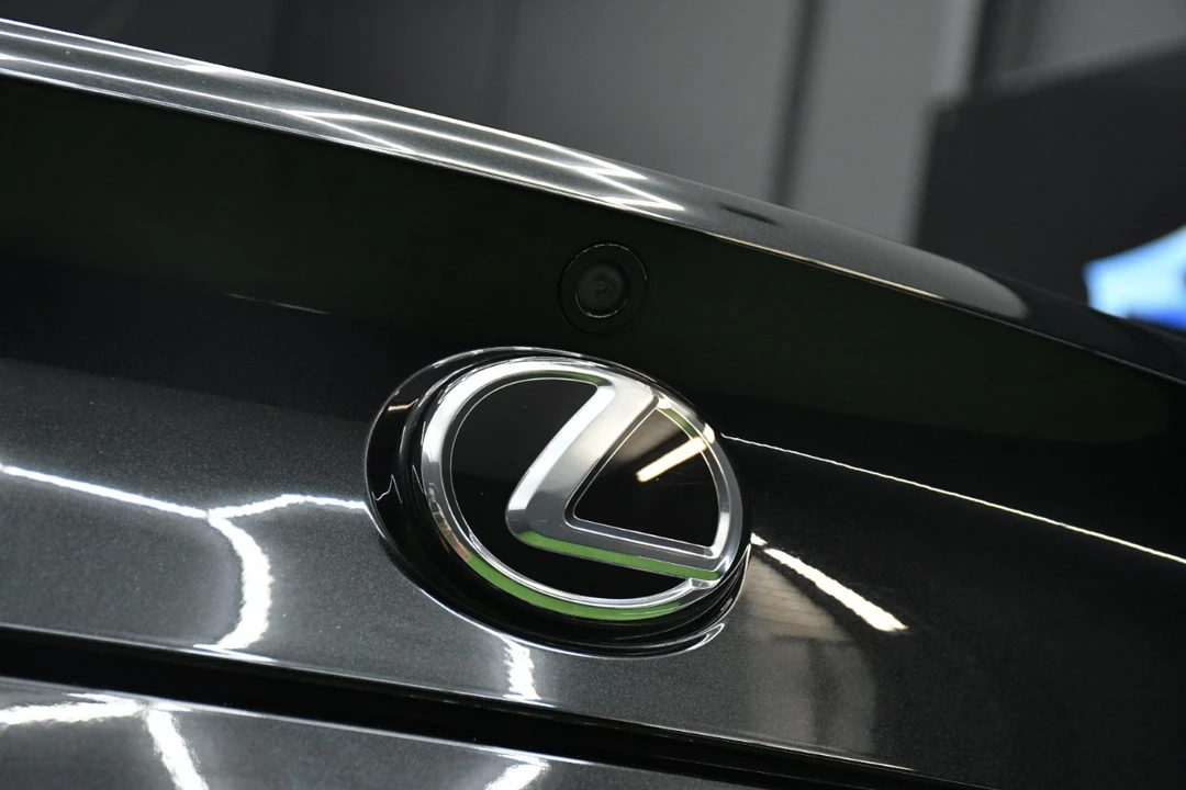 2021 Lexus LC - Image 11 of 21