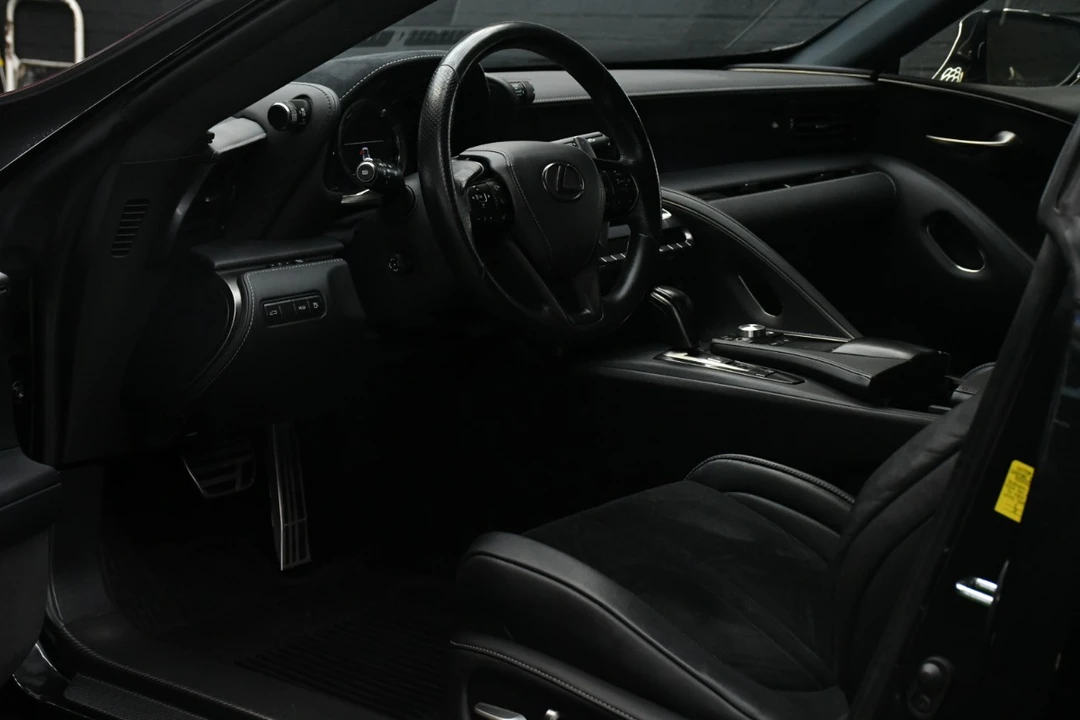 2021 Lexus LC - Image 18 of 21