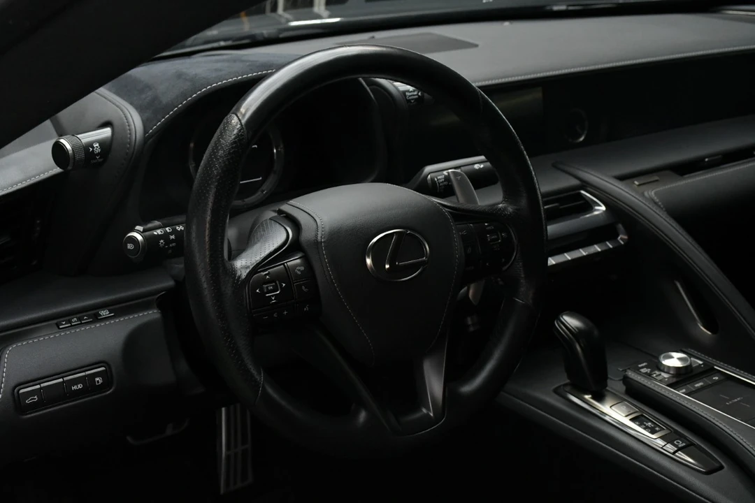 2021 Lexus LC - Image 19 of 21