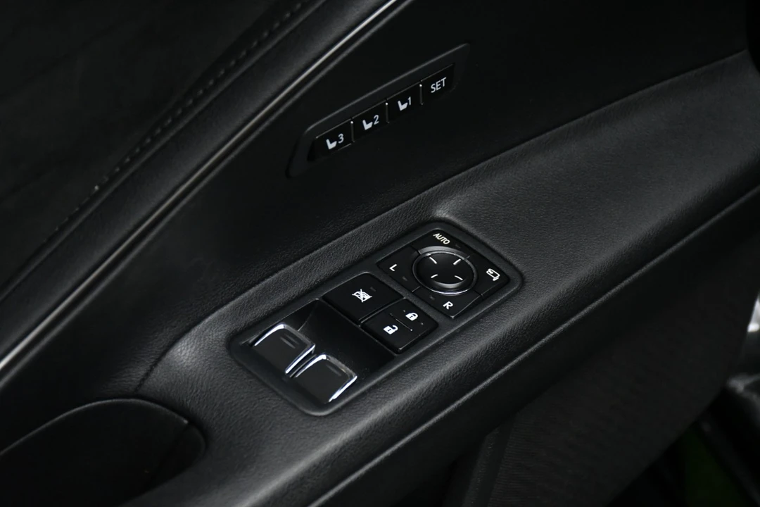 2021 Lexus LC - Image 17 of 21