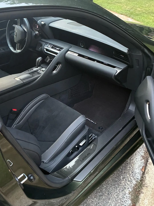 2021 Lexus LC - Image 18 of 21