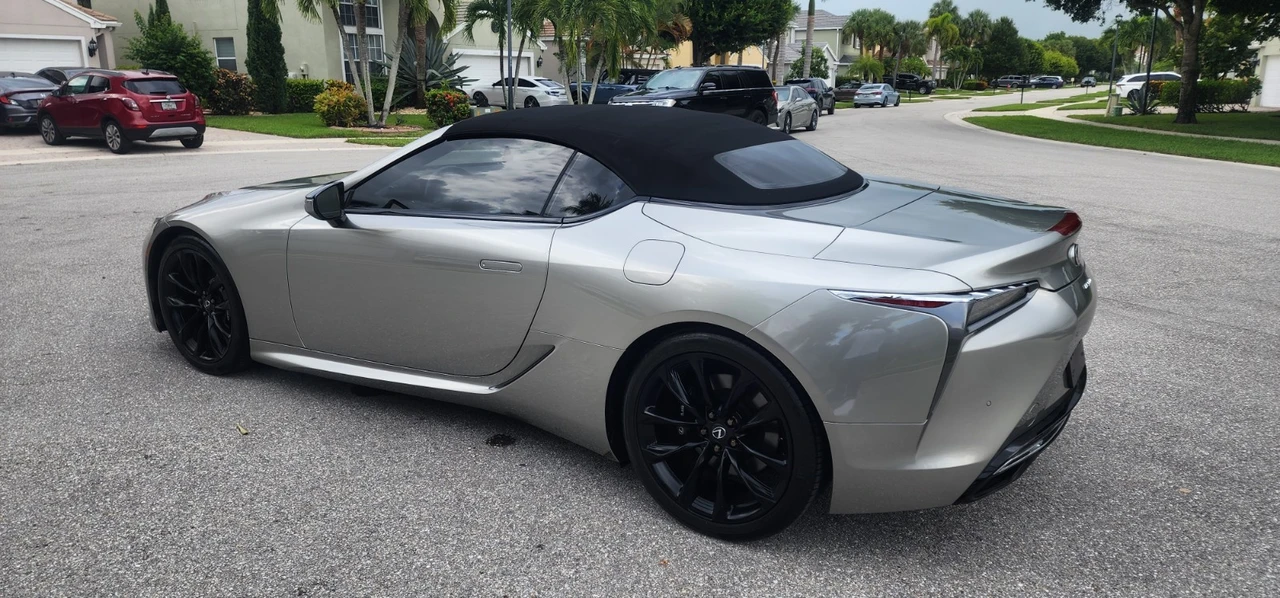 2021 Lexus LC - Image 23 of 31