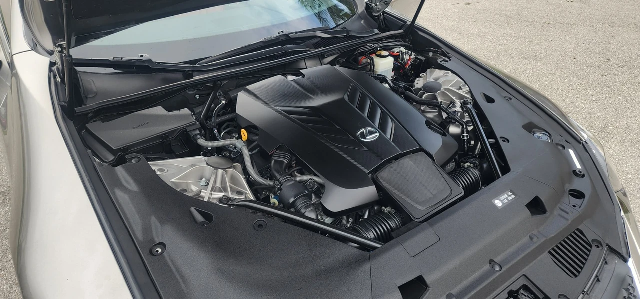 2021 Lexus LC - Image 16 of 31