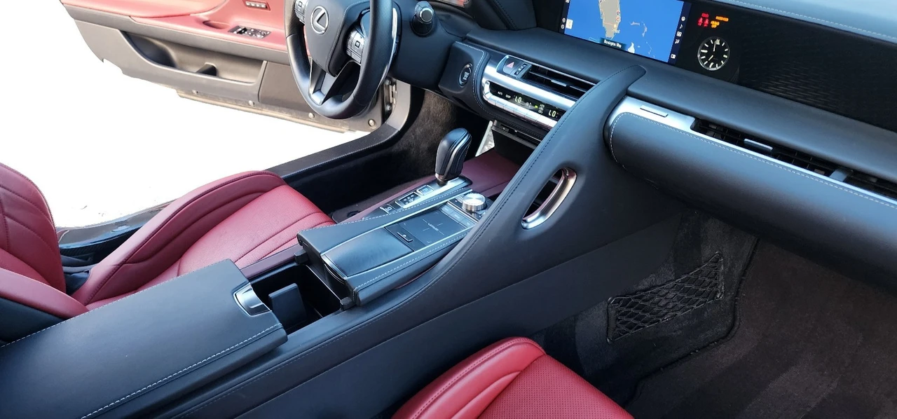 2021 Lexus LC - Image 27 of 31