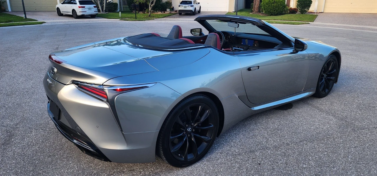 2021 Lexus LC - Image 28 of 31