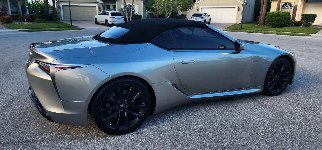 2021 Lexus LC - Image 17 of 31