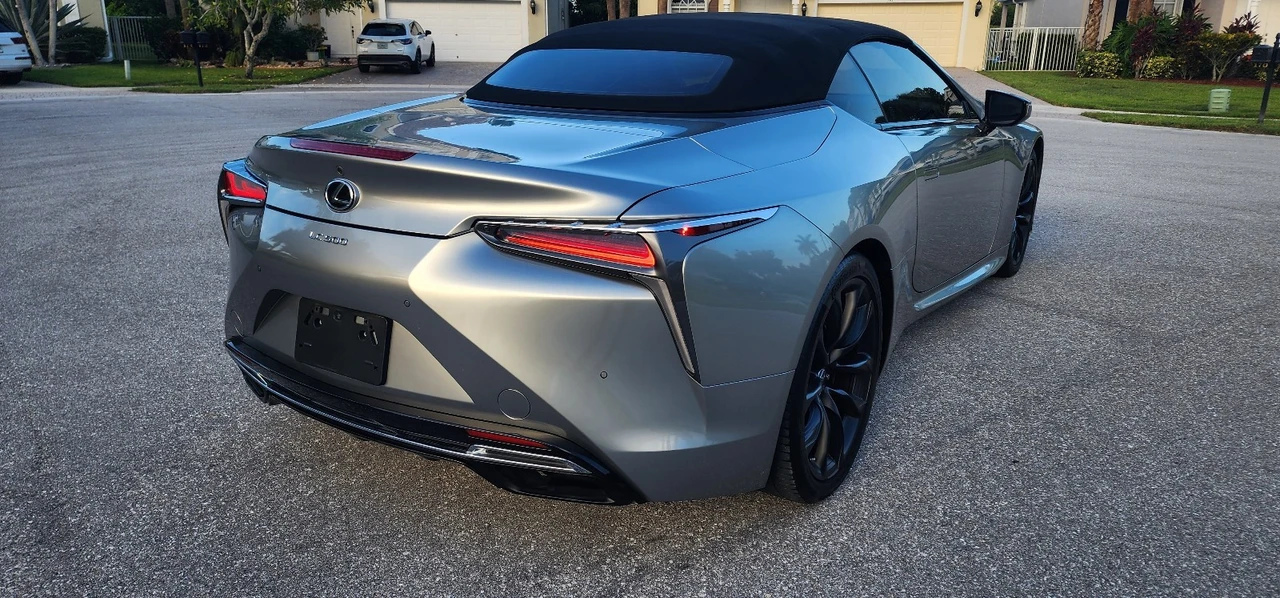 2021 Lexus LC - Image 21 of 31