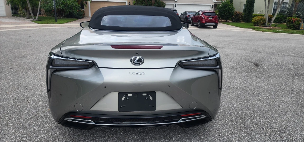 2021 Lexus LC - Image 14 of 31