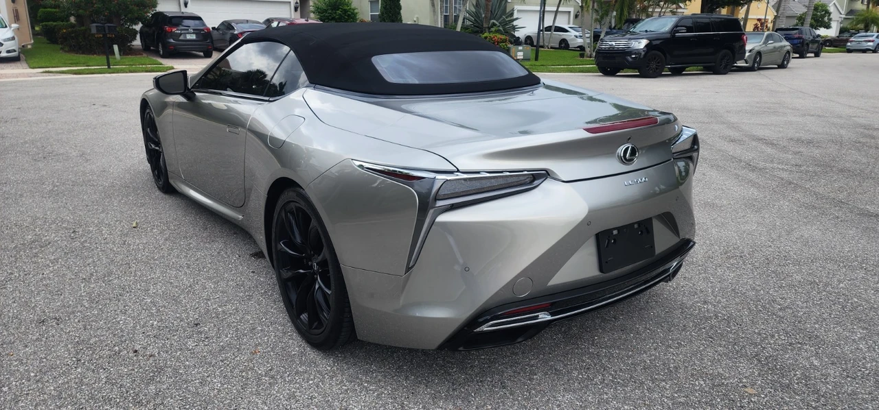 2021 Lexus LC - Image 21 of 31