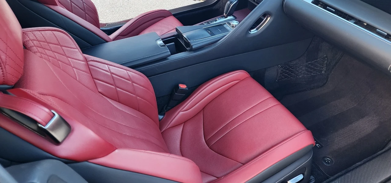 2021 Lexus LC - Image 28 of 31