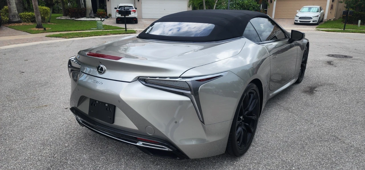 2021 Lexus LC - Image 13 of 31