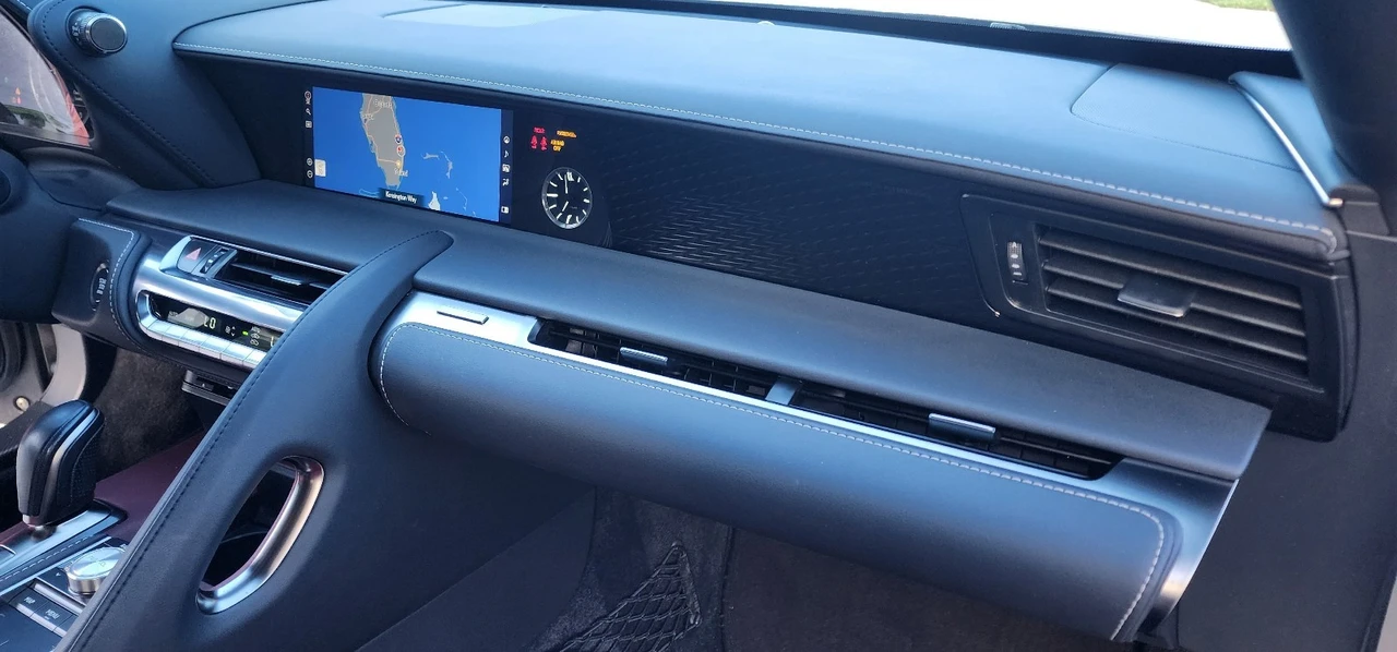 2021 Lexus LC - Image 26 of 31