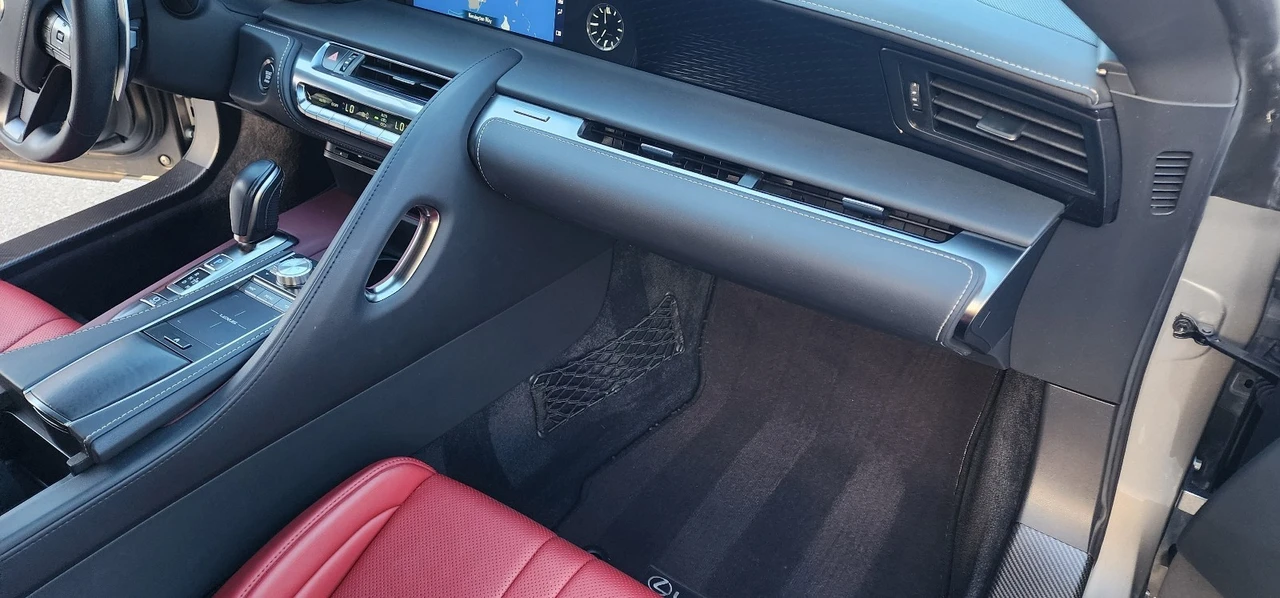 2021 Lexus LC - Image 29 of 31