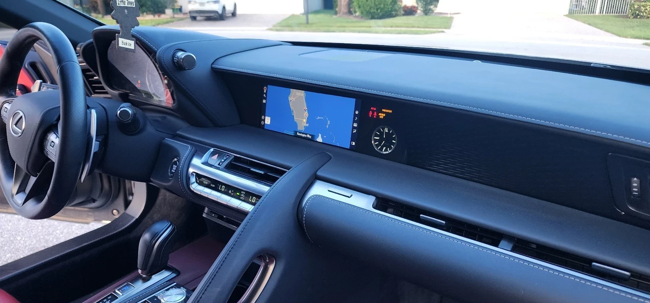 2021 Lexus LC - Image 25 of 31