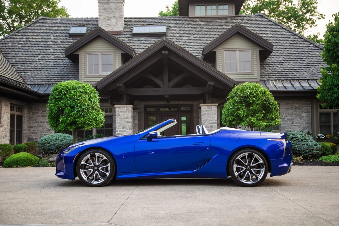 2021 Lexus LC - Image 16 of 31