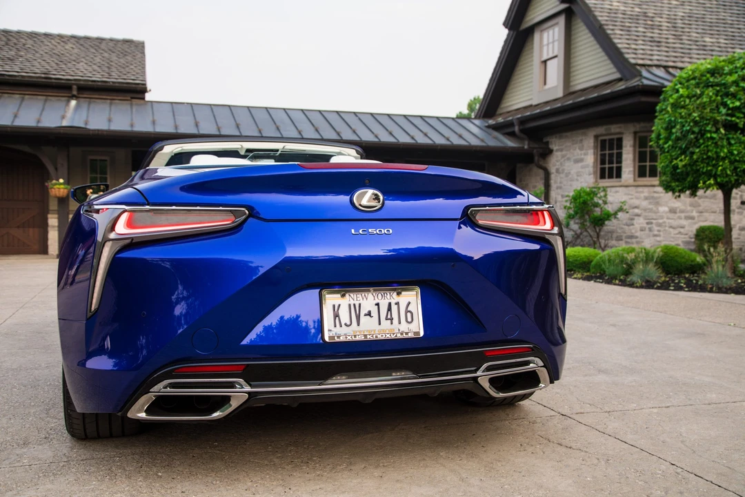 2021 Lexus LC - Image 12 of 31