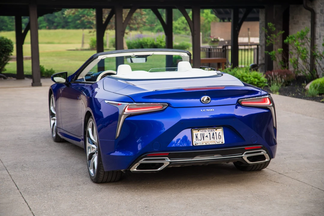 2021 Lexus LC - Image 13 of 31