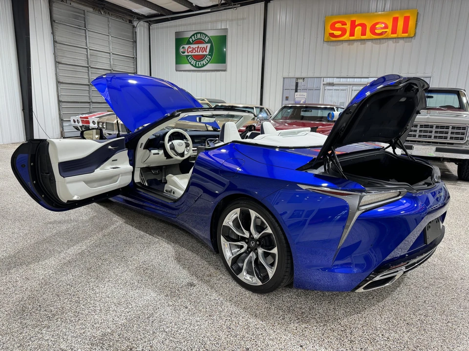 2021 Lexus LC - Image 28 of 31