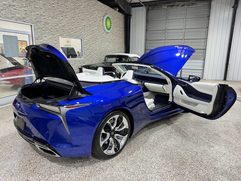 2021 Lexus LC - Image 27 of 31