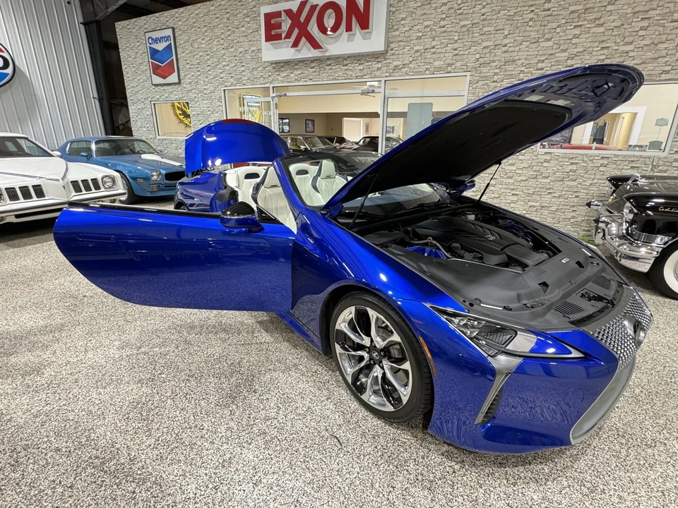 2021 Lexus LC - Image 26 of 31