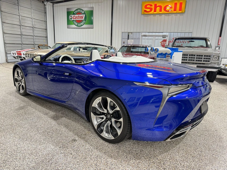 2021 Lexus LC - Image 16 of 31