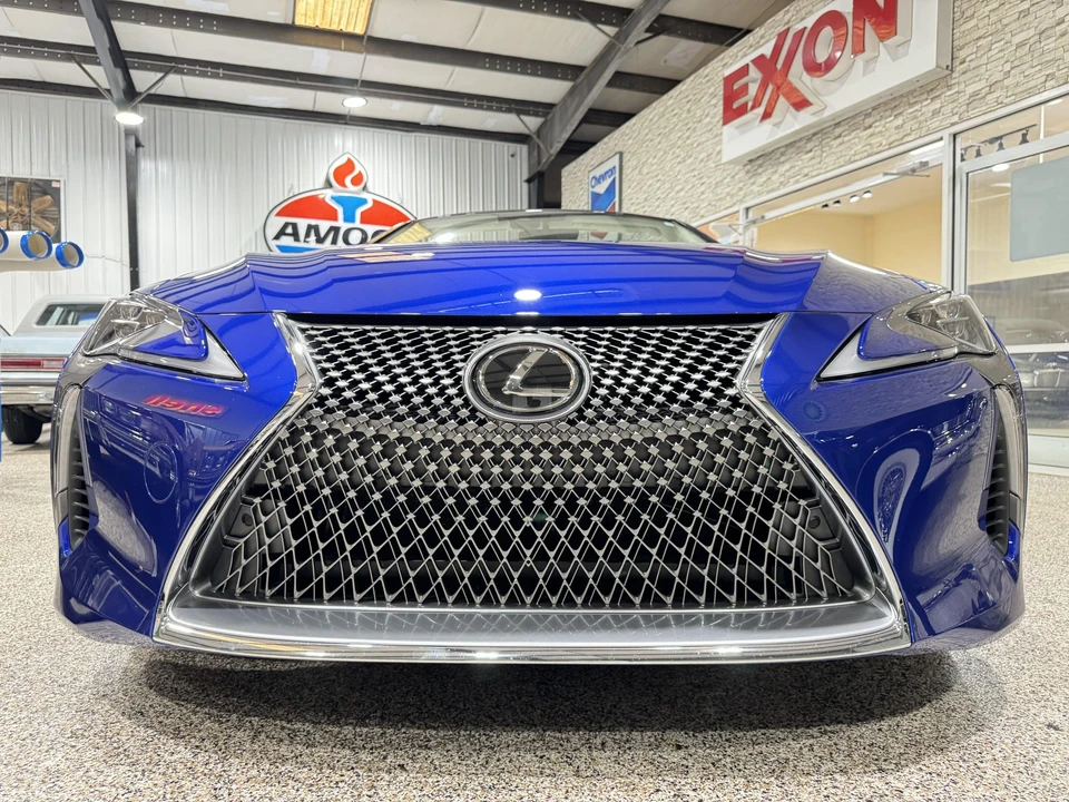 2021 Lexus LC - Image 29 of 31