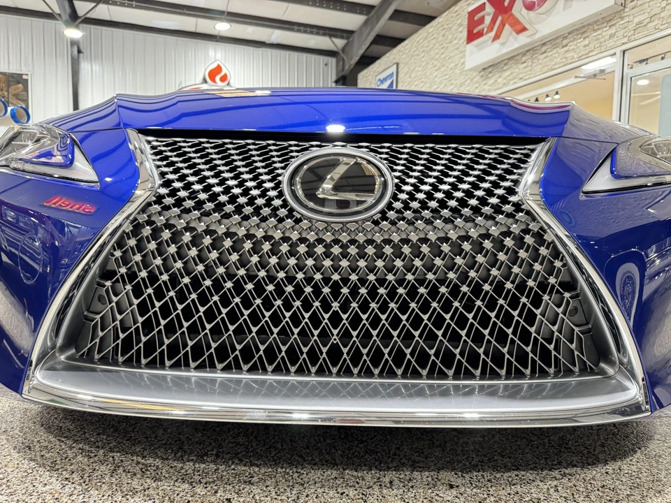 2021 Lexus LC - Image 30 of 31
