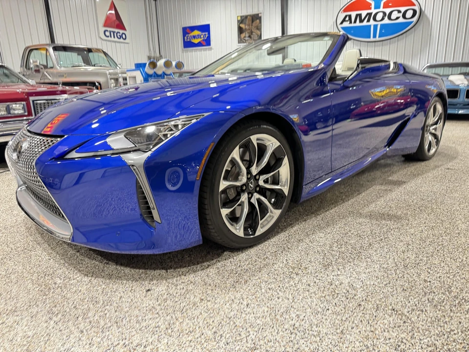 2021 Lexus LC - Image 2 of 31