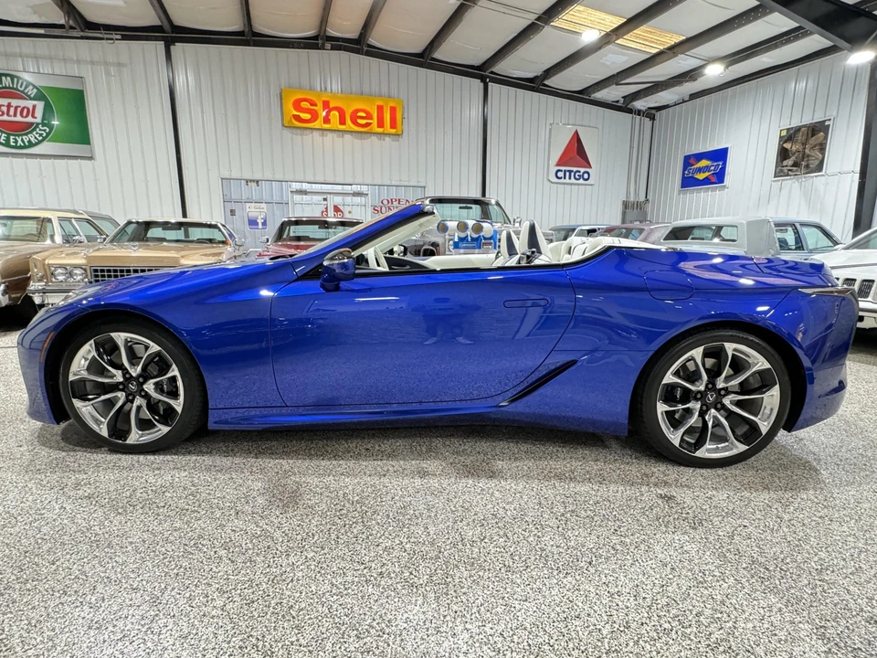 2021 Lexus LC - Image 18 of 31