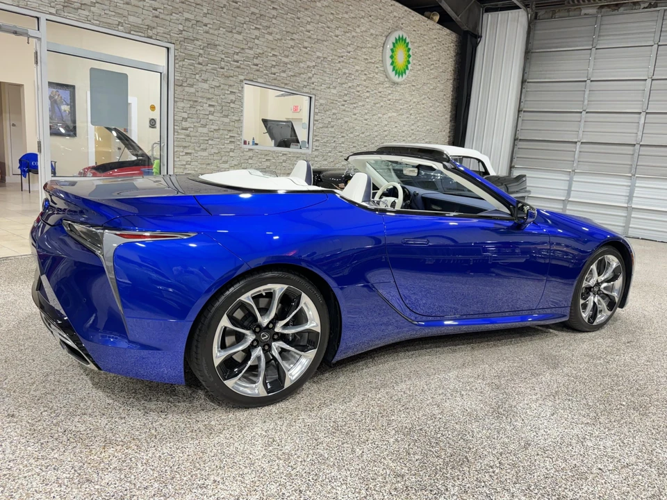 2021 Lexus LC - Image 8 of 31