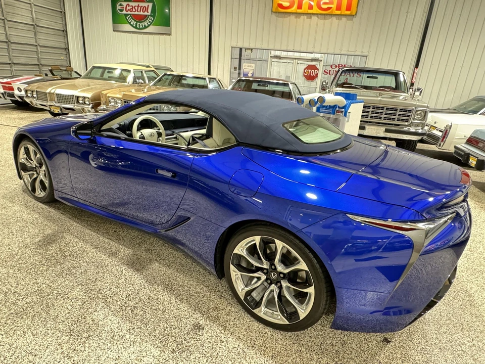 2021 Lexus LC - Image 24 of 31