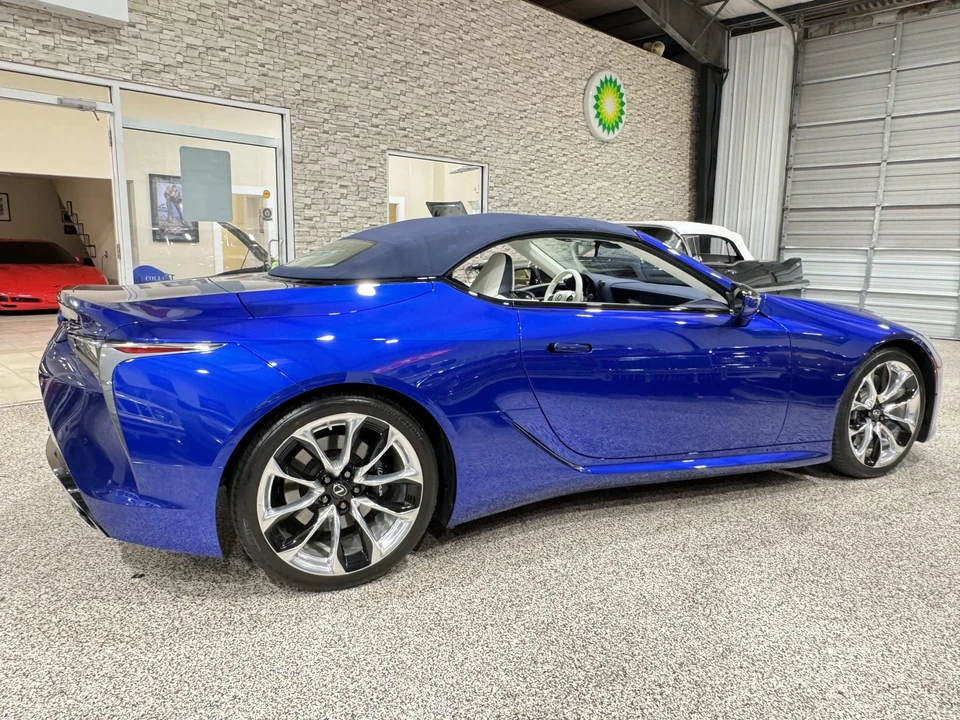 2021 Lexus LC - Image 21 of 31