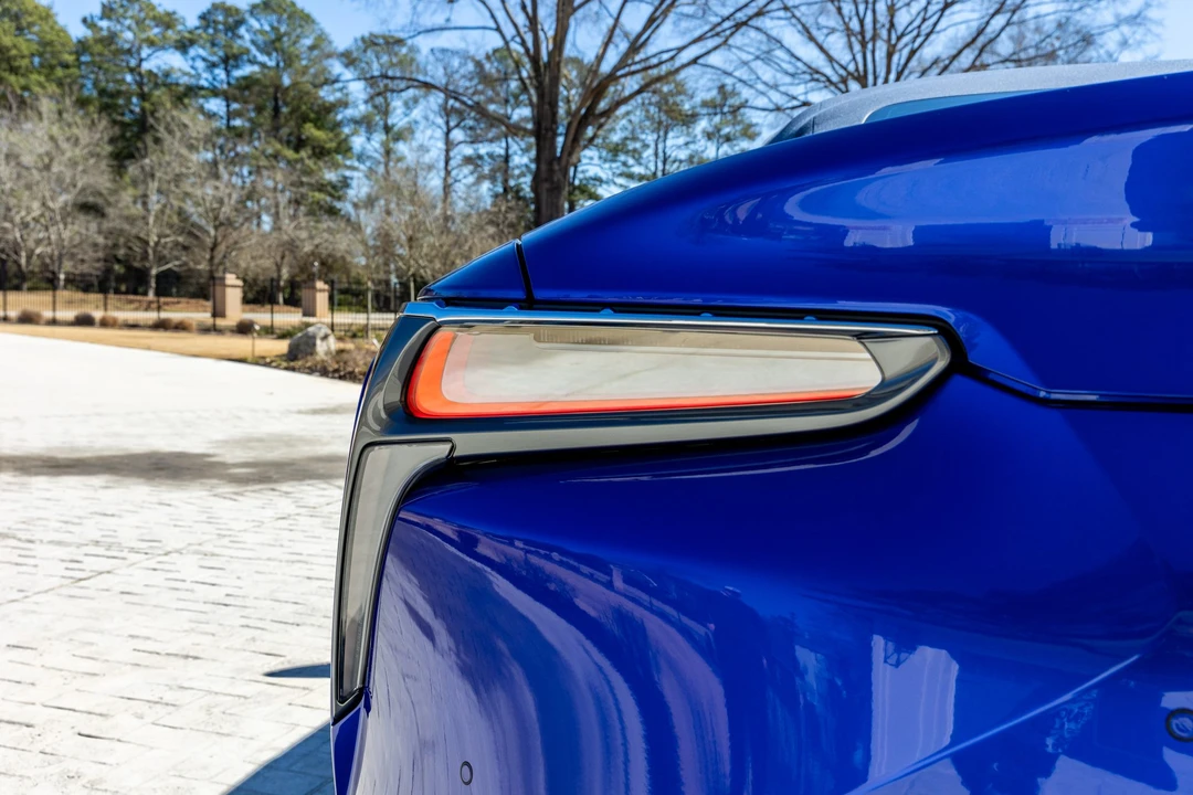 2021 Lexus LC - Image 25 of 31