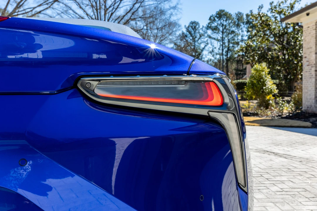 2021 Lexus LC - Image 26 of 31