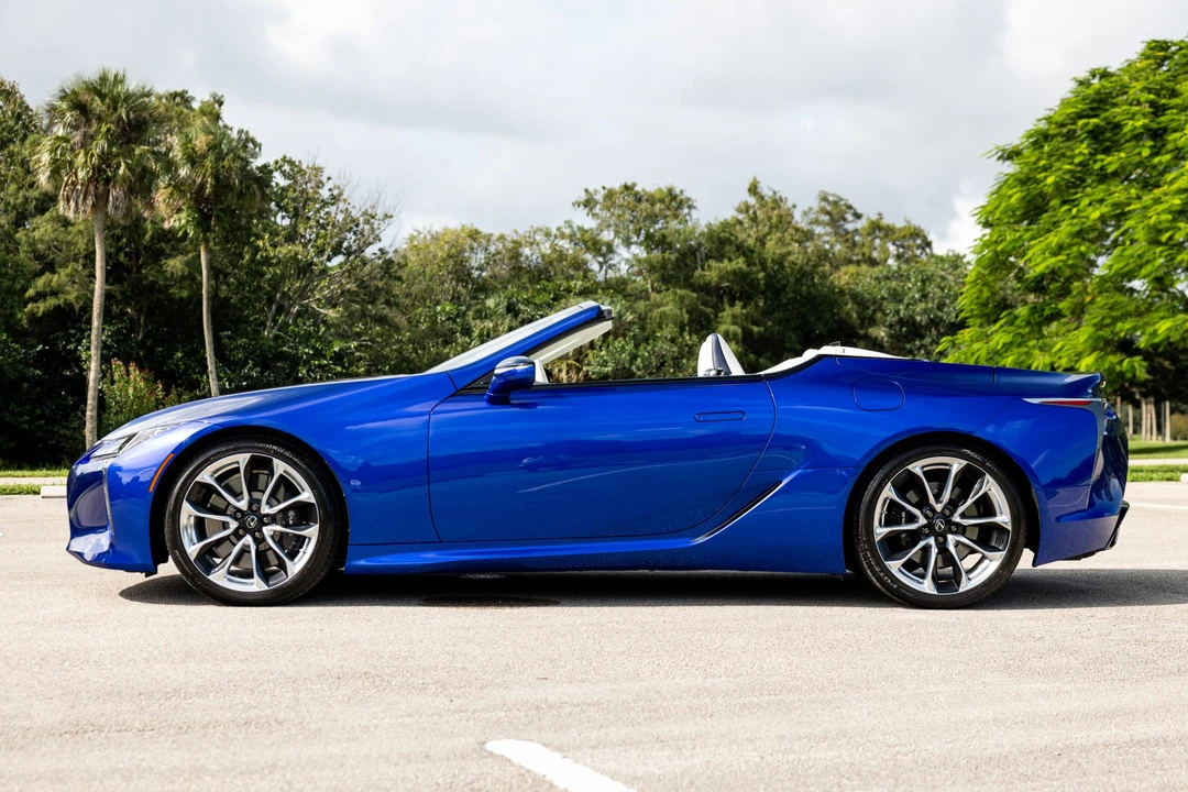 2021 Lexus LC - Image 9 of 31