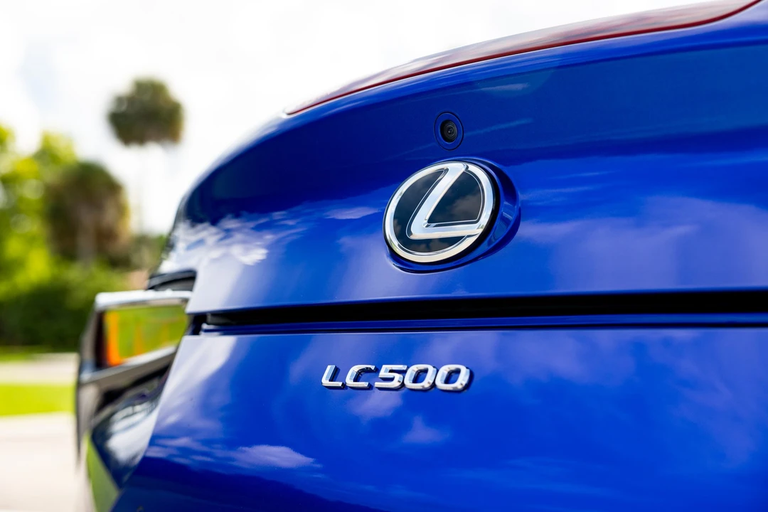 2021 Lexus LC - Image 16 of 31