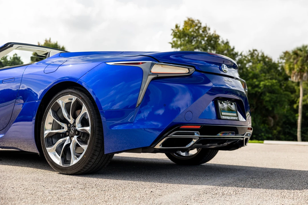 2021 Lexus LC - Image 14 of 31