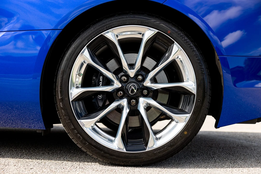 2021 Lexus LC - Image 22 of 31