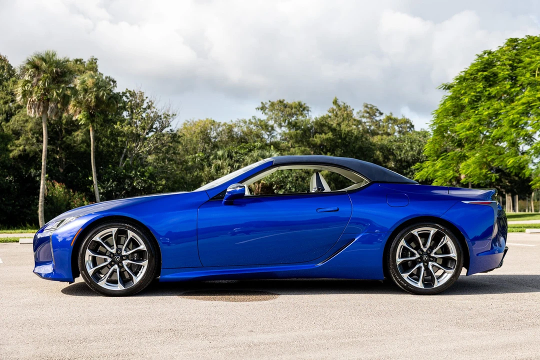 2021 Lexus LC - Image 11 of 31