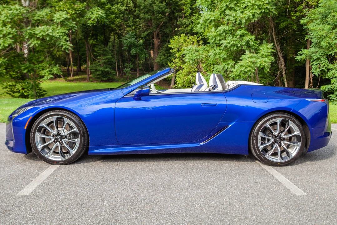 2021 Lexus LC - Image 12 of 31