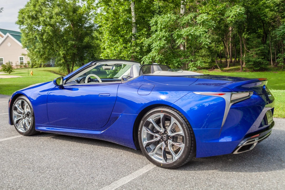 2021 Lexus LC - Image 13 of 31