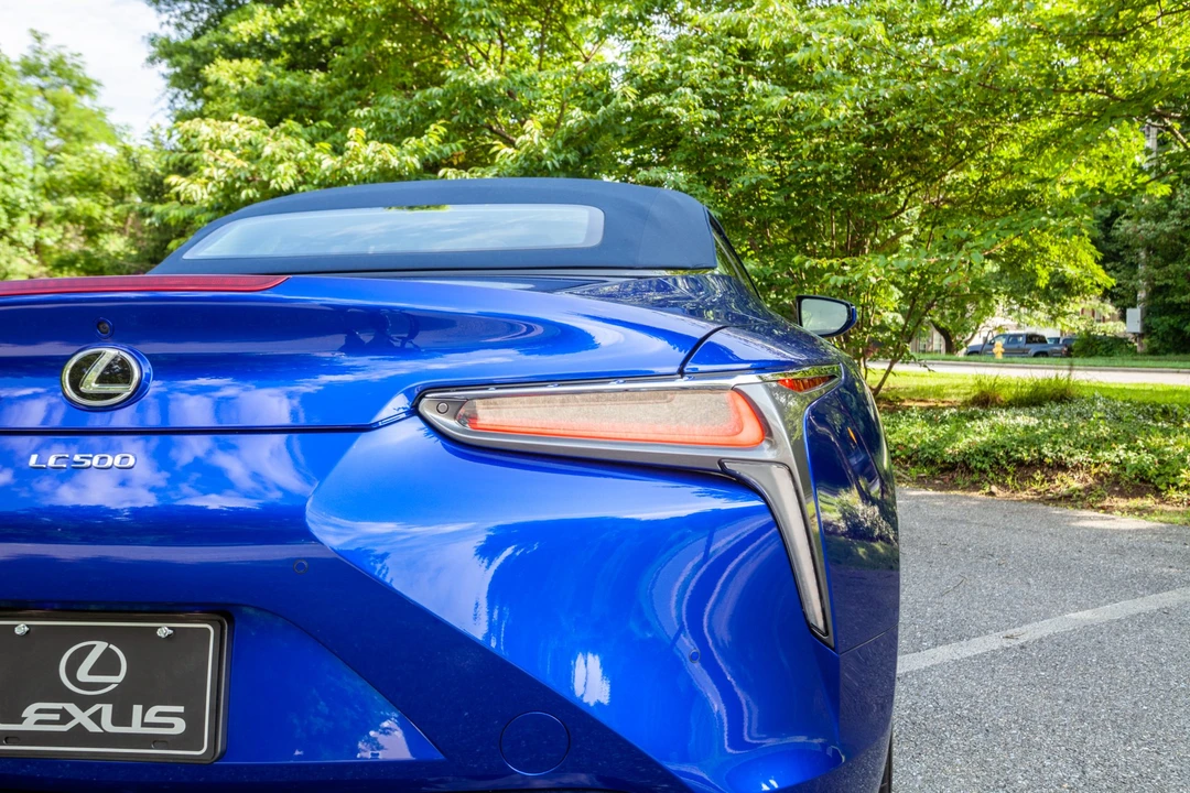 2021 Lexus LC - Image 17 of 31