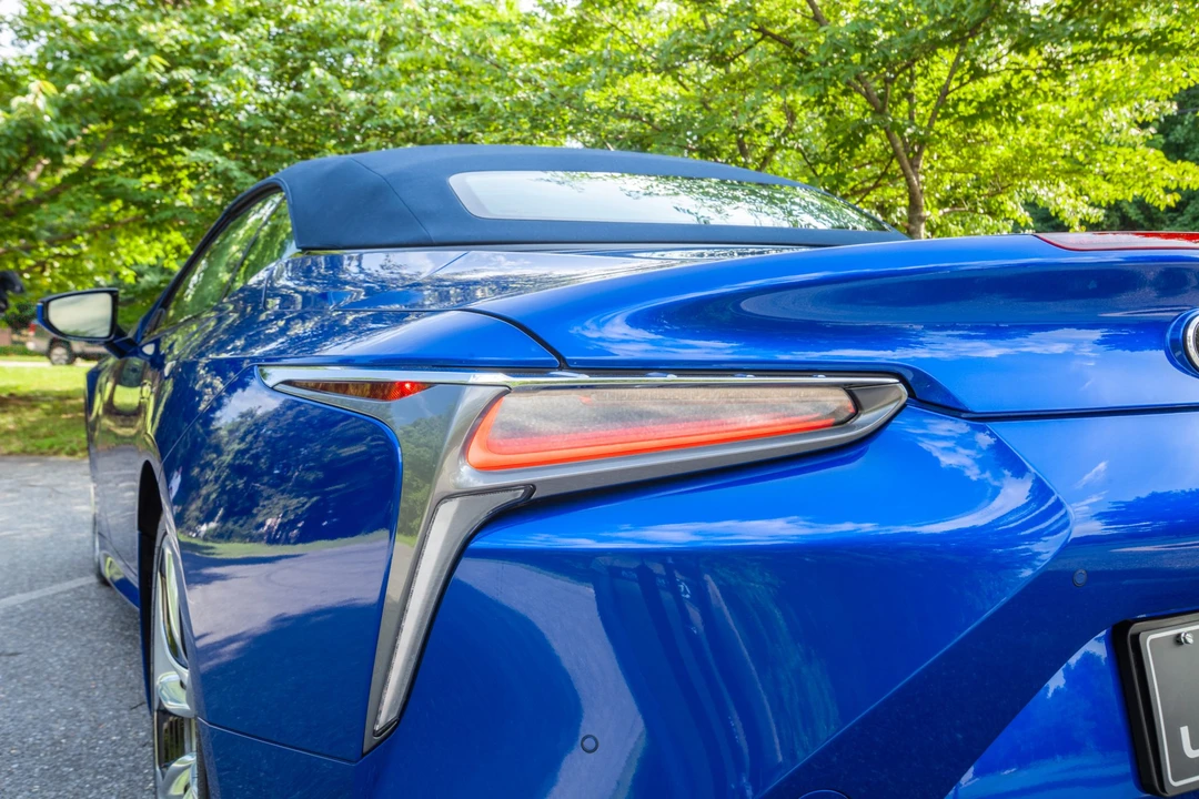 2021 Lexus LC - Image 16 of 31